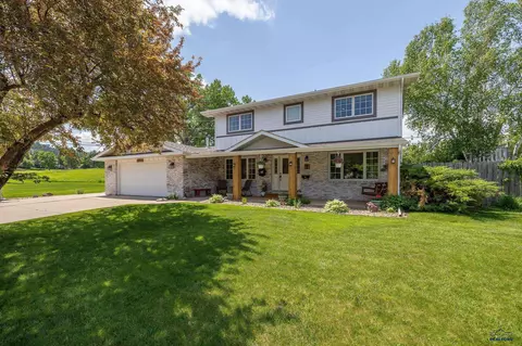 2911 Country Club Dr, Rapid City, SD 57702