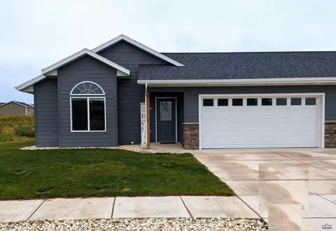 846 Petros Dr, Rapid City, SD 57701