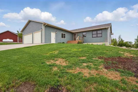 303 Kelly Ave, Wall, SD 57790 photo 2