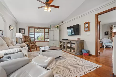 303 Kelly Ave, Wall, SD 57790 photo 4