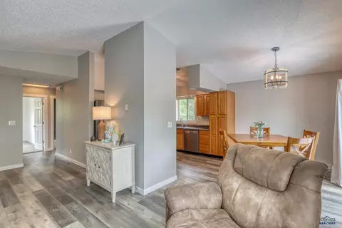 6556 Beverly Dr, Rapid City, SD 57701 photo 8