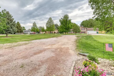 6556 Beverly Dr, Rapid City, SD 57701 photo 3