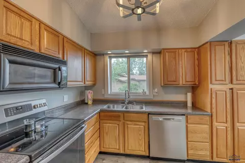 6556 Beverly Dr, Rapid City, SD 57701 photo 12
