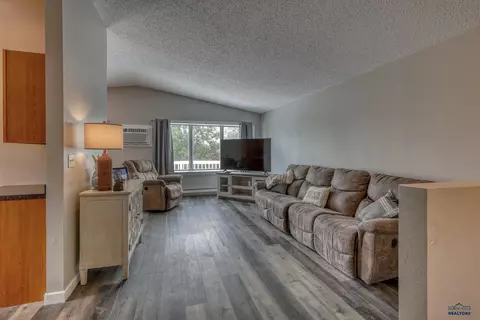 6556 Beverly Dr, Rapid City, SD 57701 photo 4