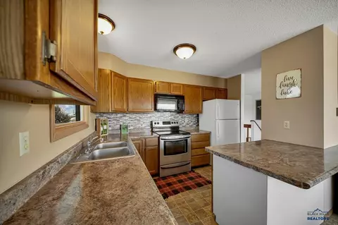 705 Zenith St, Belle Fourche, SD 57717 photo 10