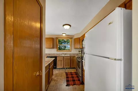 705 Zenith St, Belle Fourche, SD 57717 photo 12