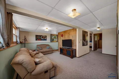 705 Zenith St, Belle Fourche, SD 57717 photo 17