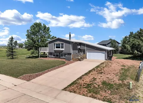 705 Zenith St, Belle Fourche, SD 57717 photo 2