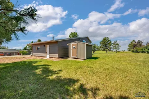 705 Zenith St, Belle Fourche, SD 57717 photo 5
