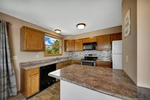 705 Zenith St, Belle Fourche, SD 57717 photo 9