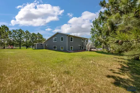 705 Zenith St, Belle Fourche, SD 57717 photo 3