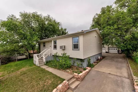 2511 Wilson Ave, Hot Springs, SD 57747