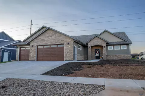 4600 Lahinch St, Rapid City, SD 57702