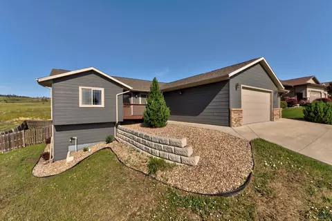 5001 Misty Woods Ln, Rapid City, SD 57701