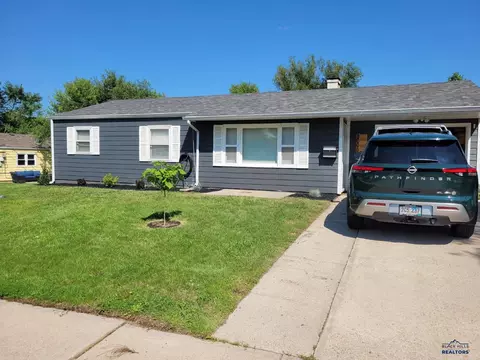 3006 Lynnwood Ave, Rapid City, SD 57701