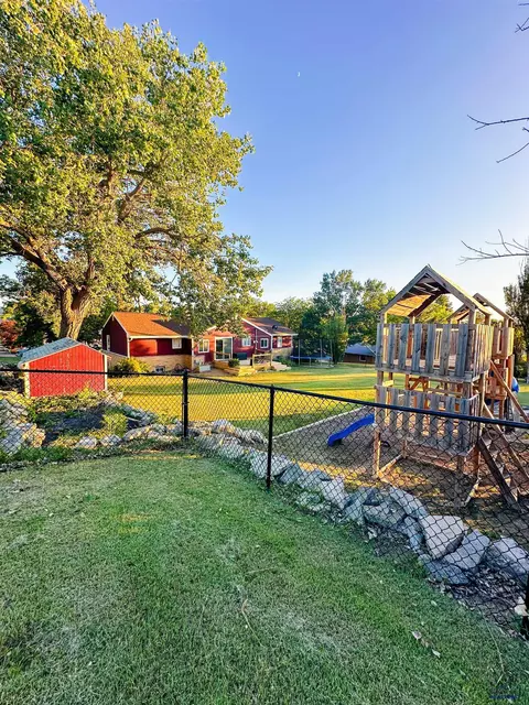 Exterior - 410 W 8th, Winner, SD 57580 photo 2 of 2