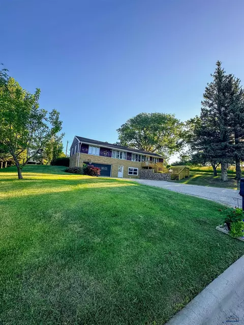 Exterior - 410 W 8th, Winner, SD 57580 photo 1 of 2