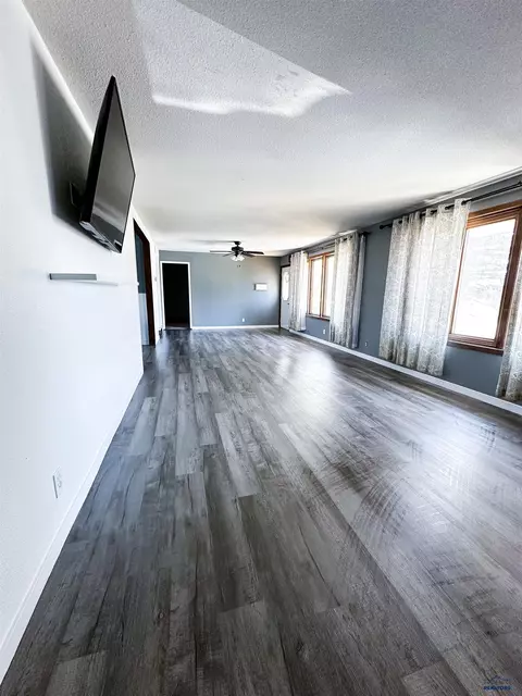 Living - 410 W 8th, Winner, SD 57580 photo 1 of 3