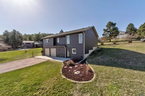 7497 Tanager Dr, Rapid City, SD 57702