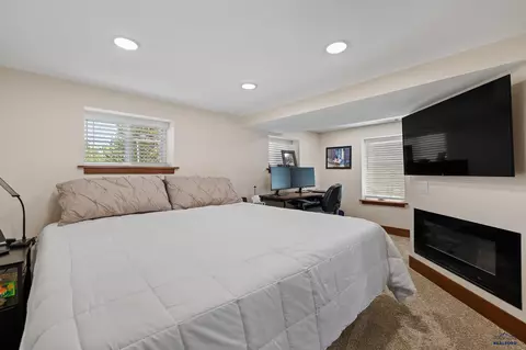 Bedroom - 720 Lincoln, Custer, SD 57730 photo 3 of 3
