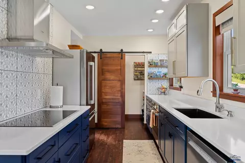 Kitchen - 720 Lincoln, Custer, SD 57730 photo 3 of 4
