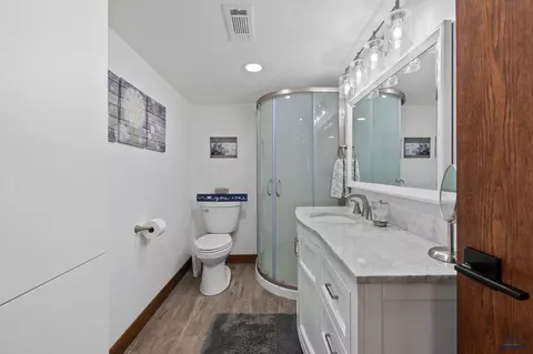 Bath - 720 Lincoln, Custer, SD 57730 photo 2 of 2