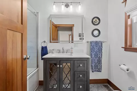 Bath - 720 Lincoln, Custer, SD 57730 photo 1 of 2