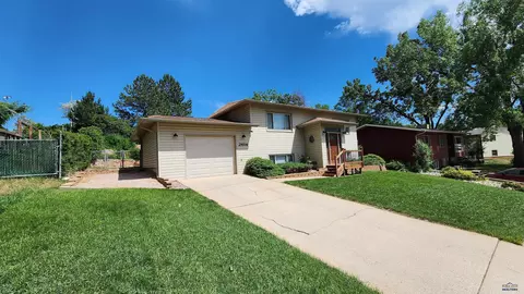 2614 Junction Dr, Rapid City, SD 57702