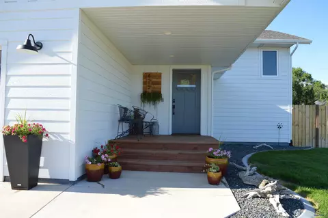 425 Hanover Dr, Rapid City, SD 57701