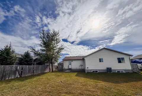 662 Airway Ct, Box Elder, SD 57719 photo 2