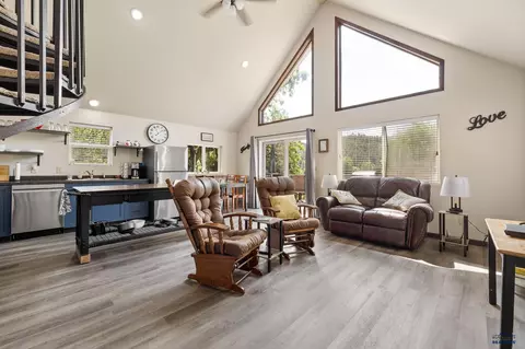 394 Mitchell, Keystone, SD 57751 photo 4