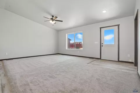 1014 Driver Cir, Wall, SD 57790 photo 5