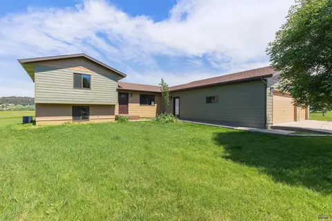 21044 Torrey Pines Ct, Sturgis, SD 57785