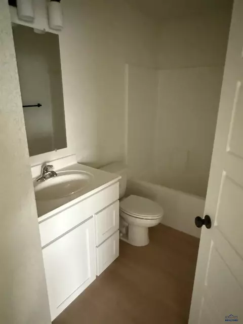 Bath - 672 Eagle Ct, Box Elder, SD 57719 photo 2 of 3