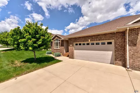 210 Enchanted Pines Dr, Rapid City, SD 57701