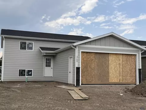 3789 Haralson Ln, Rapid City, SD 57703