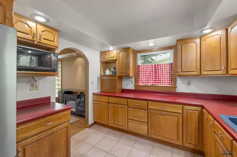 106 Montgomery, Custer, SD 57730 photo 3