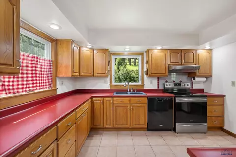 106 Montgomery, Custer, SD 57730 photo 5