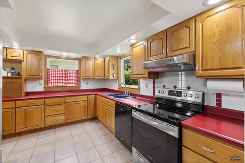 106 Montgomery, Custer, SD 57730 photo 4