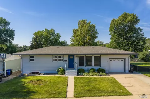 4635 Wentworth Dr, Rapid City, SD 57702