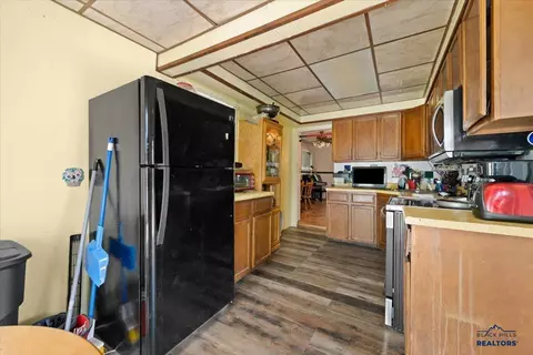 Kitchen - 822 Lawrence St, Belle Fourche, SD 57717 photo 1 of 2