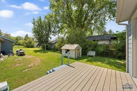 Exterior - 822 Lawrence St, Belle Fourche, SD 57717 photo 2 of 5