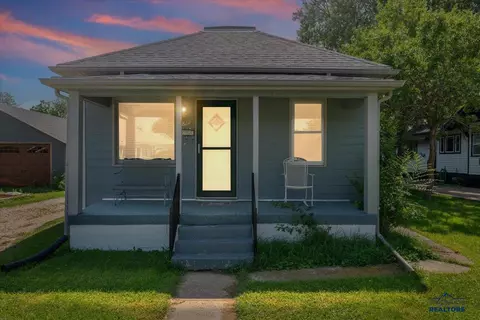 Exterior - 822 Lawrence St, Belle Fourche, SD 57717 photo 5 of 5