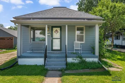 Exterior - 822 Lawrence St, Belle Fourche, SD 57717 photo 4 of 5