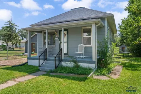 822 Lawrence St, Belle Fourche, SD 57717