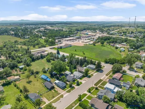 View/Area - 822 Lawrence St, Belle Fourche, SD 57717 photo 1 of 5