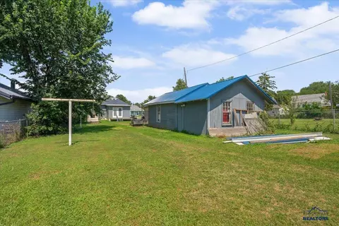 Exterior - 822 Lawrence St, Belle Fourche, SD 57717 photo 3 of 5