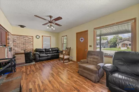 Living - 822 Lawrence St, Belle Fourche, SD 57717 photo 1 of 2