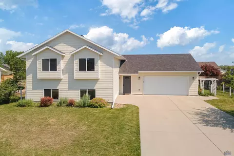 324 Freiheit Ln, Box Elder, SD 57719