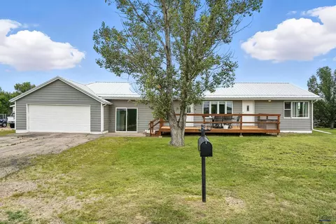 122 Golf Course Rd, Wall, SD 57790